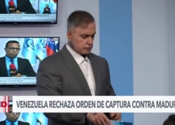 Fiscalía venezolana considera «estúpida» orden de captura contra Maduro