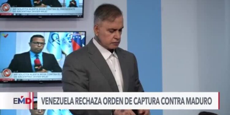 Fiscalía venezolana considera «estúpida» orden de captura contra Maduro