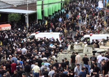 Explosiones durante funeral de personas muertas por estallido de bíperes en Líbano