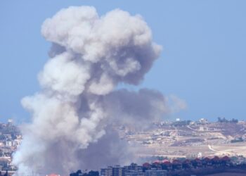 Israel lanza intensos ataques aéreos en Líbano matando a más de 180 personas