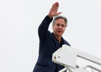 Blinken dice a líderes opositores venezolanos que EEUU hará rendir cuentas a Maduro