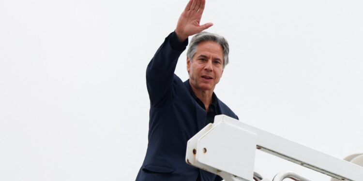 Blinken dice a líderes opositores venezolanos que EEUU hará rendir cuentas a Maduro