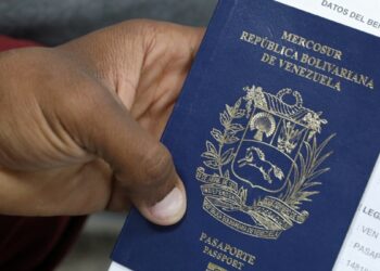 ¿Qué se sabe sobre la medida del gobierno para viajeros con pasaporte venezolano vencido?