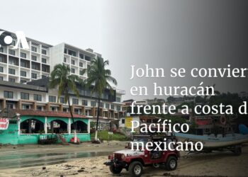 John se convierte en huracán frente a costa del Pacífico mexicano