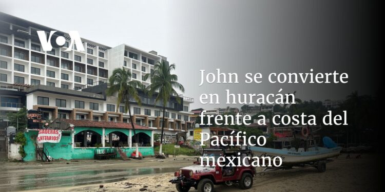 John se convierte en huracán frente a costa del Pacífico mexicano