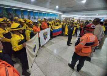 Incendios en Bolivia: 60 funcionarios venezolanos prestan apoyo técnico especializado