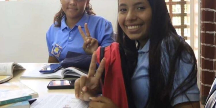 Más de 2 millones de niños recibirán uniformes y útiles en el inicio del año escolar