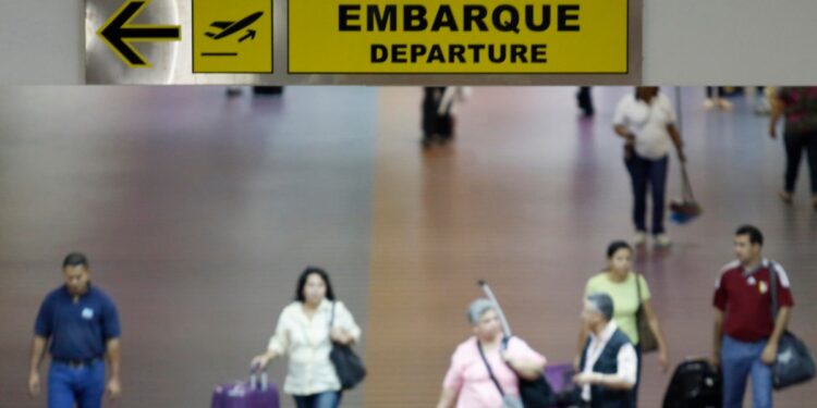 La crisis de conectividad aérea que vive Venezuela afecta a millones de personas