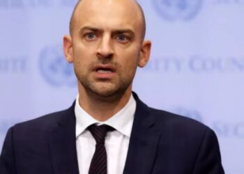 El ministro de Relaciones Exteriores de Francia llega a Líbano, pese a los bombardeos