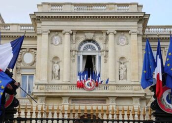 Francia insta a sus ciudadanos evitar viajes a Venezuela: «A los que ya están en el país se les recomienda alejarse de toda manifestación política»