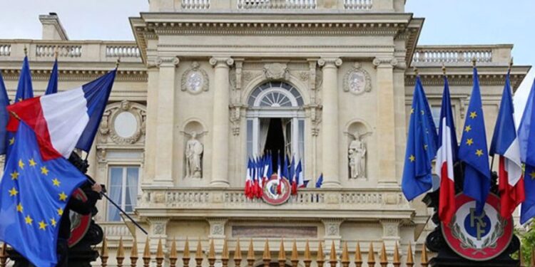 Francia insta a sus ciudadanos evitar viajes a Venezuela: «A los que ya están en el país se les recomienda alejarse de toda manifestación política»