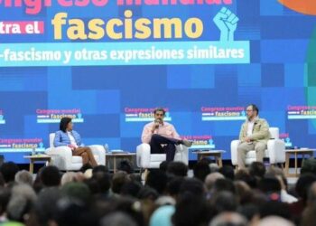 Nicolás Maduro pidió al espíritu de Diego Maradona que espante a Javier Milei y no lo deje dormir: “Jálale las patas”