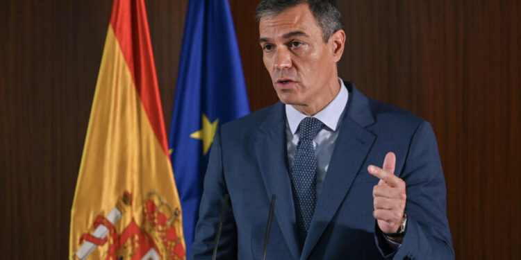 Pedro Sánchez se compromete a «defender la democracia» en Venezuela y exige a Maduro que publique las actas