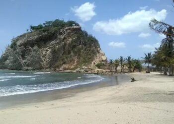 Joven de 15 años muere arrastrado por fuerte oleaje en Sucre