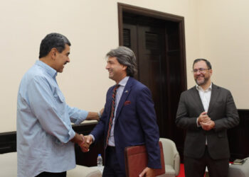 Maduro entrega a jefe de la ONU en Venezuela pruebas sobre una «conspiración» desde «Washington contra Caracas»