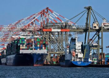 Más de 40 mil trabajadores de puertos en EEUU podrían comenzar una huelga