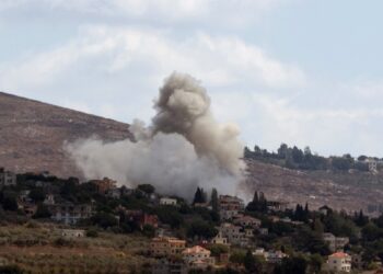 Ejército israelí informa de ataques contra sitios de Hezbolá