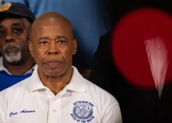 El alcalde neoyorquino Eric Adams ha sido encausado, de acuerdo con fuentes