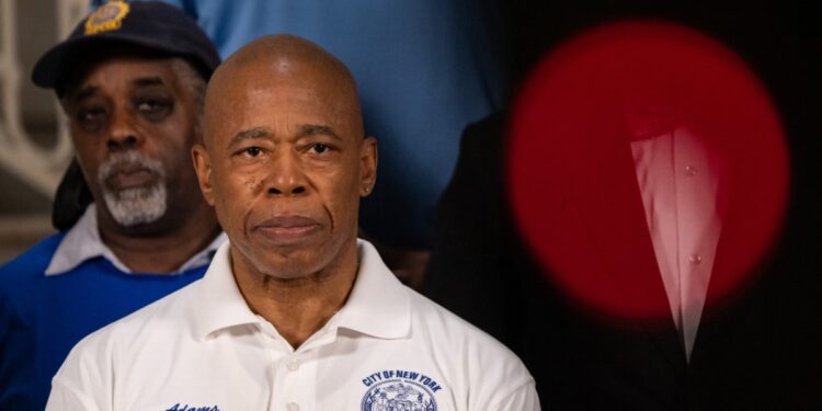 El alcalde de Nueva York, Eric Adams enfrenta acusaciones federales que serán anunciadas en las próximas horas