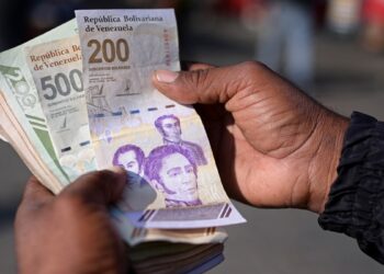 Salen de circulación cuatro billetes viejos de bolívares venezolanos, ingresan dos nuevos
