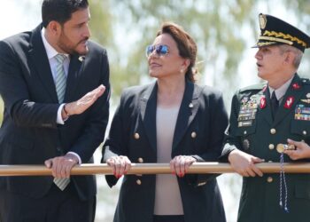 renuncian familiares de la presidenta tras reunión con jerarca chavista