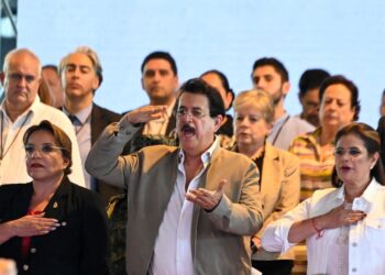 Precandidata presidencial asume el Ministerio de Defensa en medio de narcoescándalo: ¿Quién es Rixi Moncada?