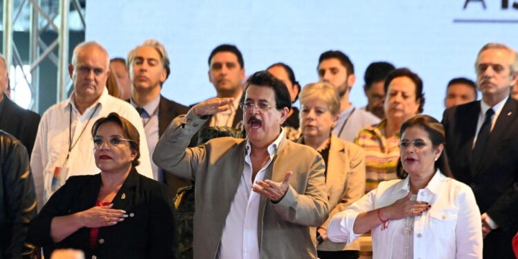 Precandidata presidencial asume el Ministerio de Defensa en medio de narcoescándalo: ¿Quién es Rixi Moncada?