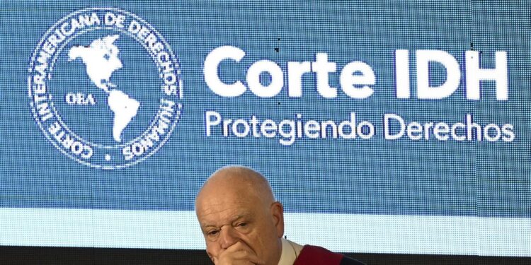 nadie puede ser privado de su nacionalidad por motivos políticos