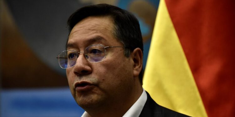 Dimite ministro de Justicia, pilar del gobierno de Luis Arce