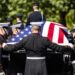 Trump emite comunicado de familias de militares caídos que defiende visita a Cementerio Nacional de Arlington