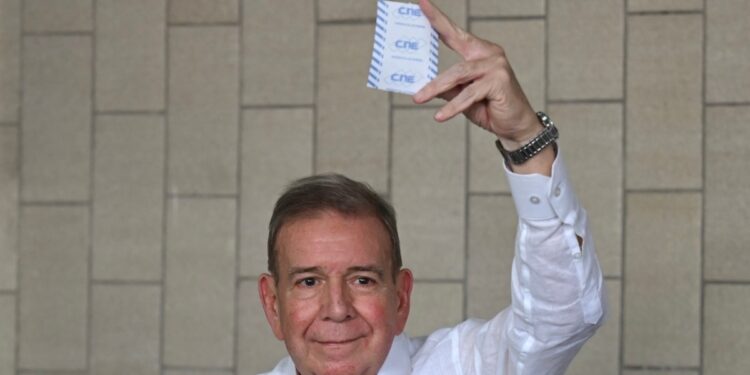 El gobierno de Venezuela niega coacción contra Edmundo González y entrega audios