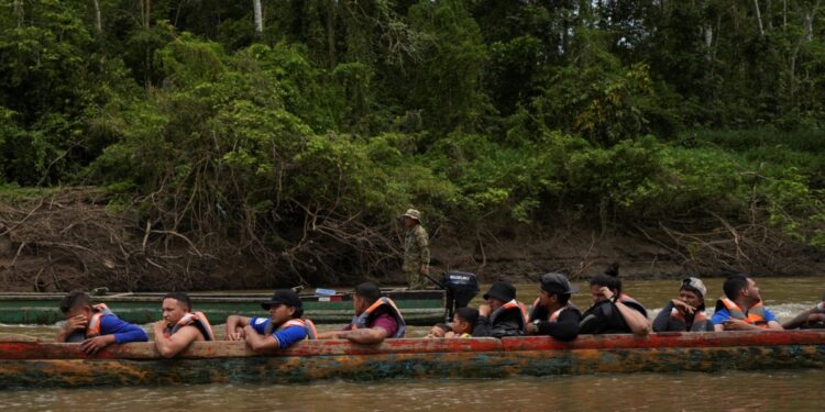 Paso de migrantes por Tapón del Darién en Panamá cae un 35 % hasta septiembre