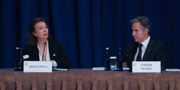 Blinken exige a Maduro dialogar. Se hunde buque petrolero en Zulia.