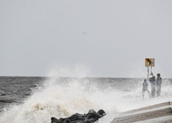 Huracán Helene toca tierra el jueves por la noche y Florida trata de resistir el temporal.