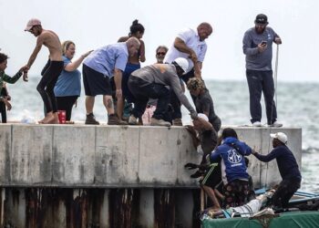 La isla se queda vacía mientras el régimen asfixia la iniciativa privada