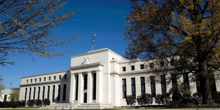 Las campañas electorales para la presidencia de EEUU continúan adelante y periodistas combaten la desinformación y las noticias Falsas