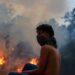 Se reaviva foco de incendio forestal el noreste de Quito, ciudad declarada en emergencia