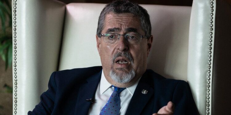 Corte de Guatemala desestima solicitud para retirar inmunidad al presidente Arévalo