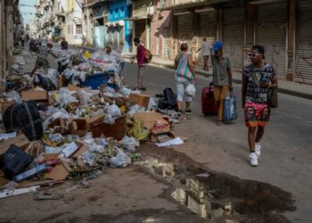 Basura y desabastecimiento de agua, dificultades cotidianas que agobian a cubanos