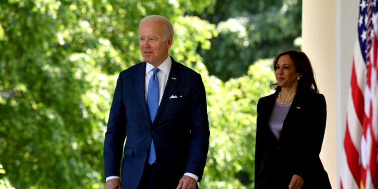 Biden evita tocar el petróleo en nuevas sanciones a Venezuela a semanas de los comicios en EEUU