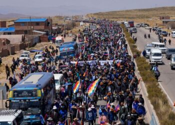 Presidente boliviano invita a Evo Morales a negociar para frenar protesta