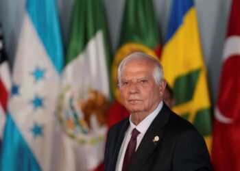 Venezuela tiene un régimen dictatorial y hay que intentar resolverlo, dice Josep Borrell