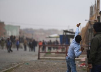 EN FOTOS | Simpatizantes y detractores de Evo Morales se enfrentaron durante marcha liderada por el expresidente de Bolivia