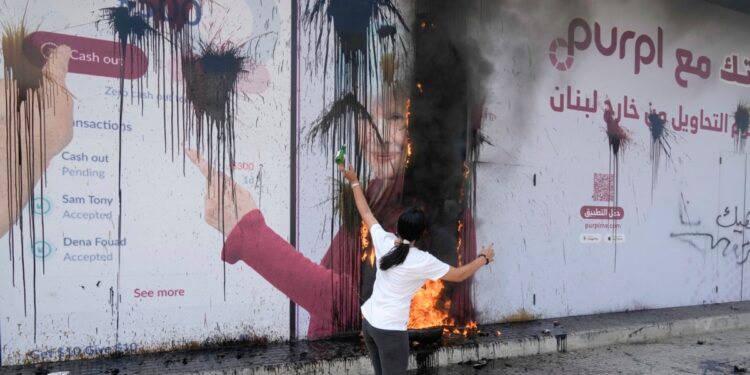 Israel prepara el terreno para una posible invasión terrestre en Líbano