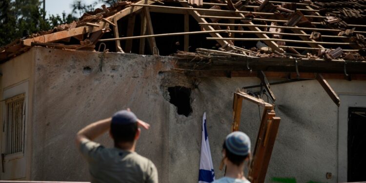 Jefe del Ejército dice que Israel se prepara para posible incursión en el Líbano