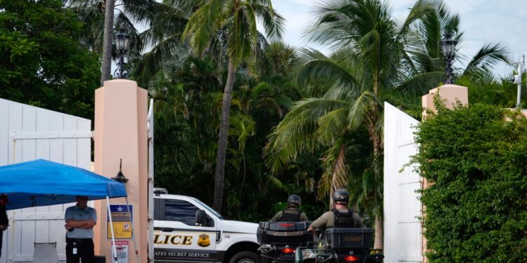 Florida lanzará investigación criminal sobre aparente intento de asesinato a Trump, dice gobernador