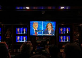 Sondeos muestran a Harris y Trump empatados a nivel nacional, carrera en Pensilvania está reñida