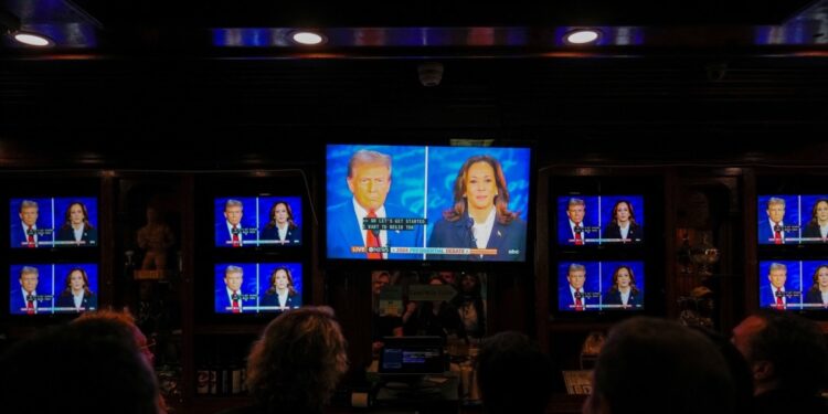 Sondeos muestran a Harris y Trump empatados a nivel nacional, carrera en Pensilvania está reñida