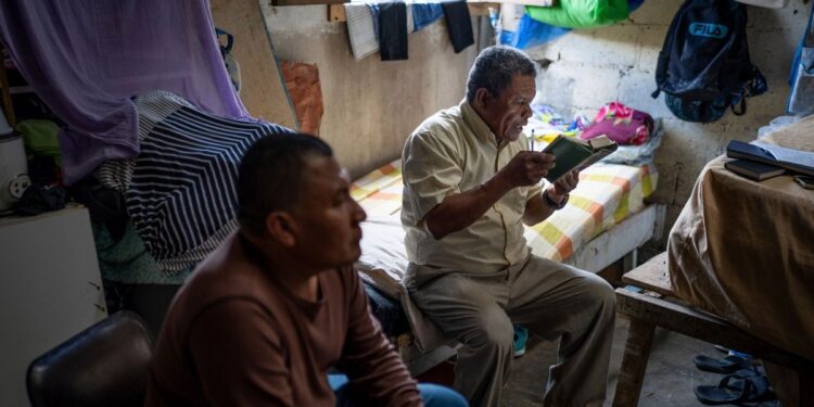 Nicaragüenses convierten sus casas en templos por temor de ir a la Iglesia