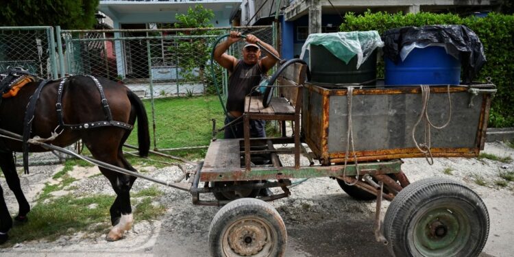 La escasez de agua colma la paciencia de los cubanos en plena crisis
